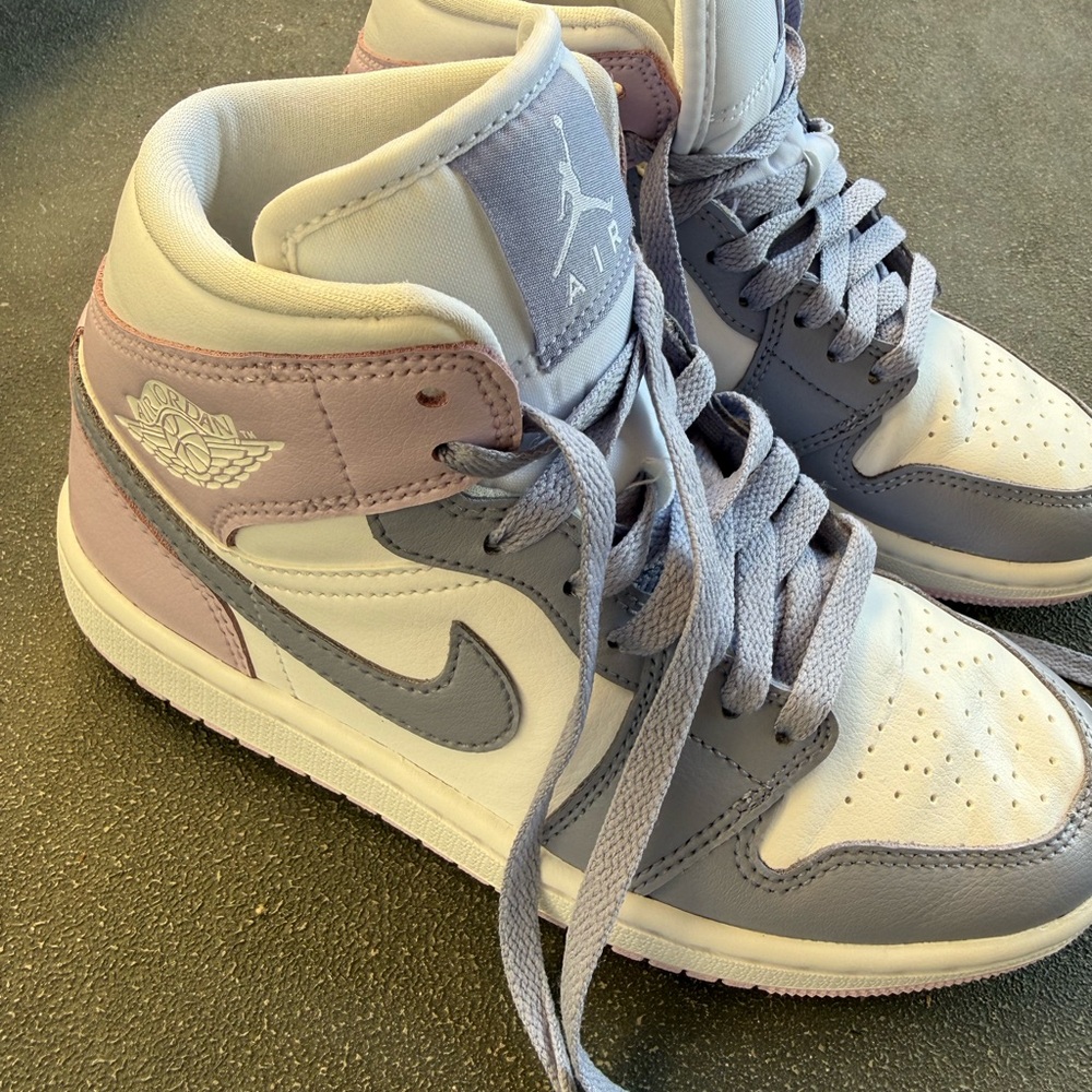 Nike Air Jordan High-Top Sneakers in Purple and White 5.5 Y